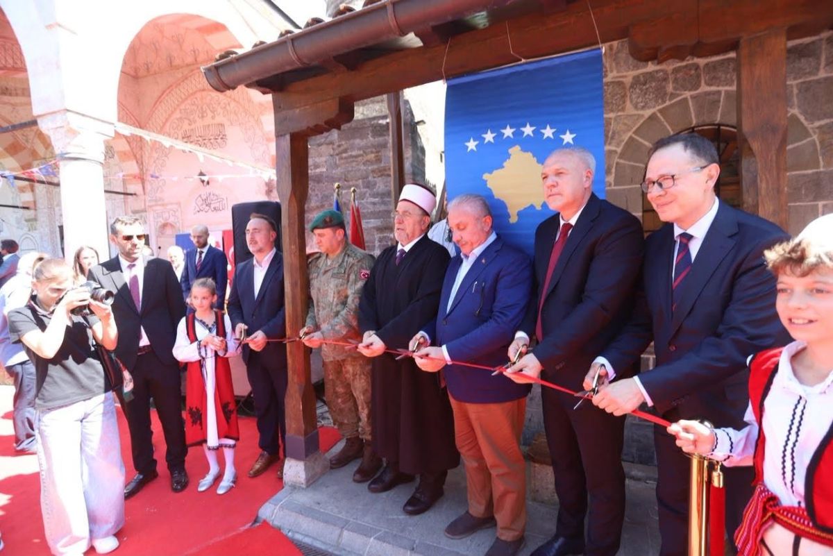 Yakova'daki Hadum Ağa Camii Kütüphanesi Yeniden Hizmete Açıldı