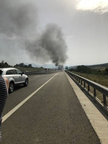 Otoyolda Araç Alev Alev Yandı
