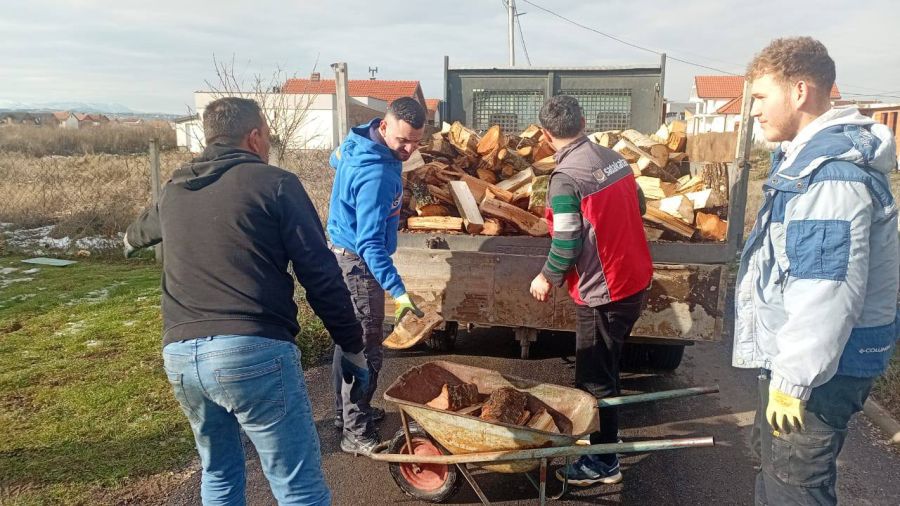 Kosova’da Yetim Ailelere Odun Yardımı