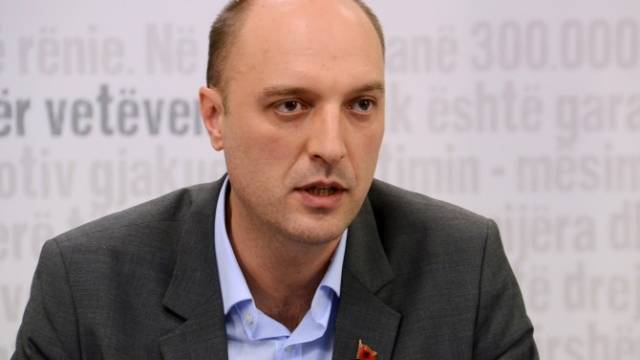 Muhalefet,  Thaçi'nin Cumhurbaşkanı Seçilmesini Göz Yaşartıcıyla Engellemeyi İstiyor