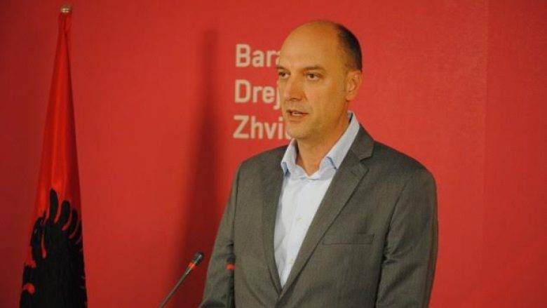 Veseli ve Mustafa Başbakan Makamı Yarışında