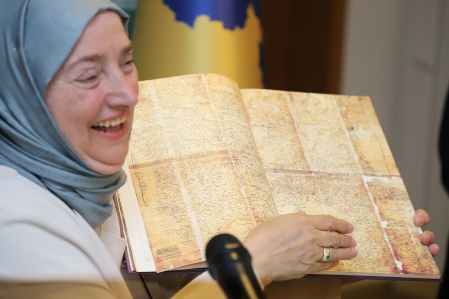 Osmanlı Belgelerinde İpek Kitap ve Sergi Tanıtımı Gerçekleşti