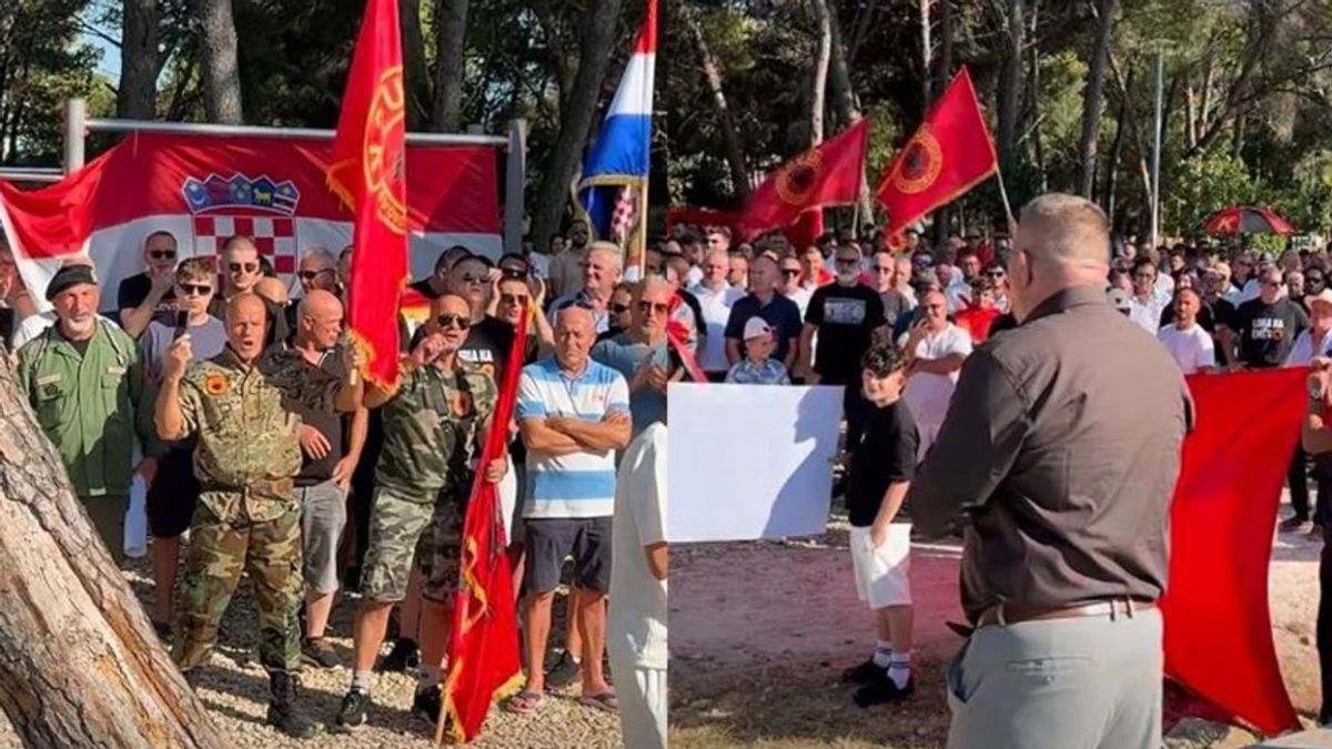Hırvatistan'ın Zadar Kentinde Eski UÇK Liderlerine Destek Protestosu Düzenlendi