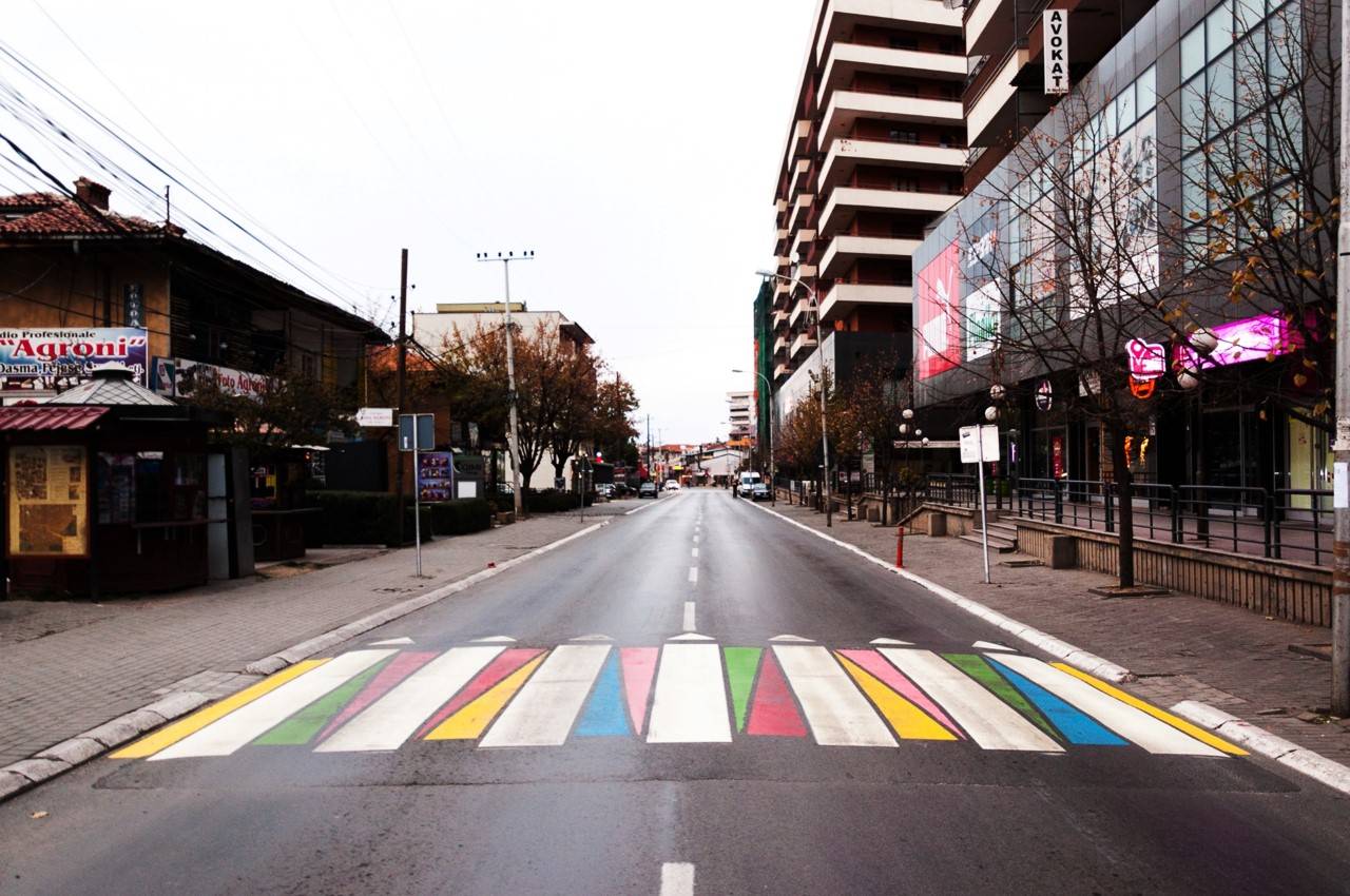 Trafikte Güvenliğin Artması İçin Renkli Yaya Geçitleri