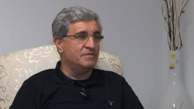 AB, Rektörü Destekliyor