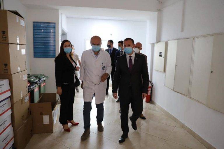 Sağlık Çalışanları Büyük Bir İş Yüküyle Karşılaşmakta