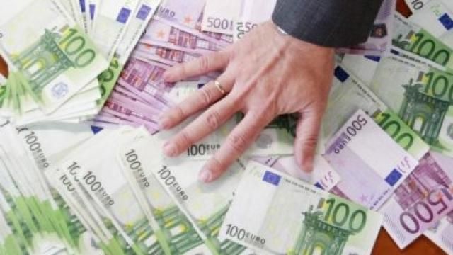 Thaçi, Jahjaga'dan Daha Zengin