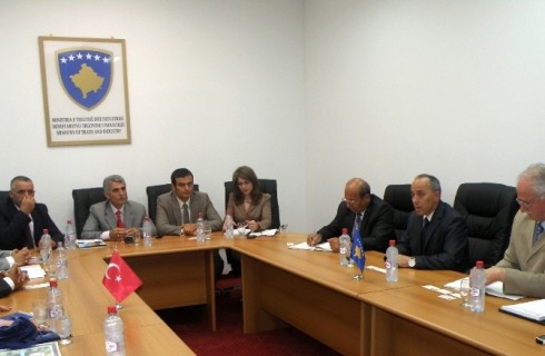 Türk İş Adamlarına Kosova'da Yatırım Yapmalarına Çağrı