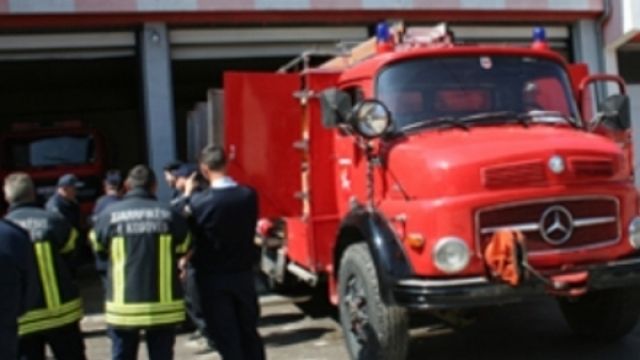 İtfaiyeciler Kuzeyde Yolu Kapattı