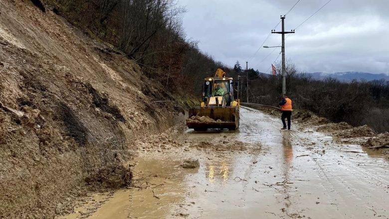 Mitroviça - Zubin Potok Yolu Trafiğe Açıldı