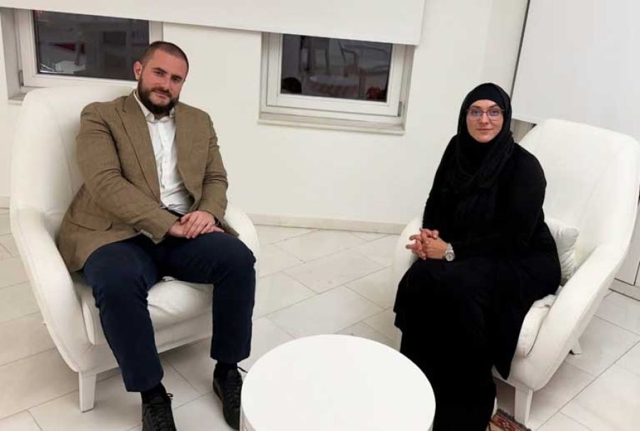 Sırbistan'da belediye başkanlığına seçilen ilk başörtülü kadın
